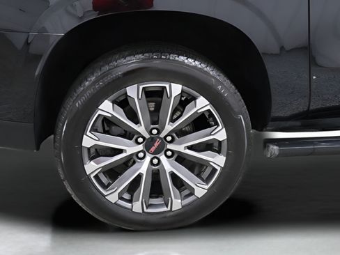 Used 2026 Chevrolet Suburban High Country AWD/4WD image 40