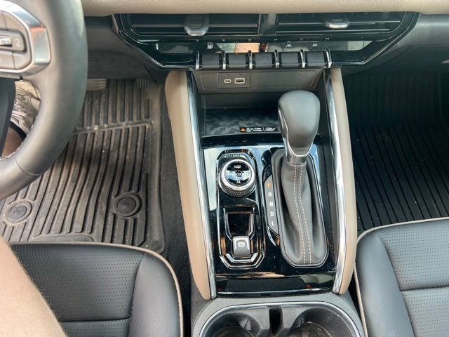 Used 2024 GMC Canyon Denali AWD/4WD image 10