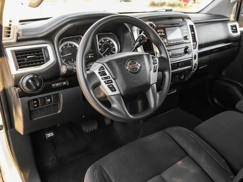 Used 2017 Nissan Titan SV image 13
