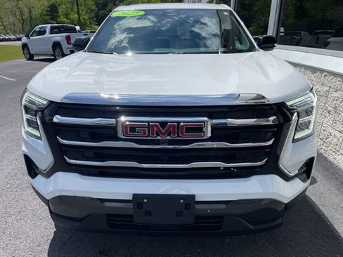 Used 2025 GMC Terrain Elevation AWD/4WD image 3