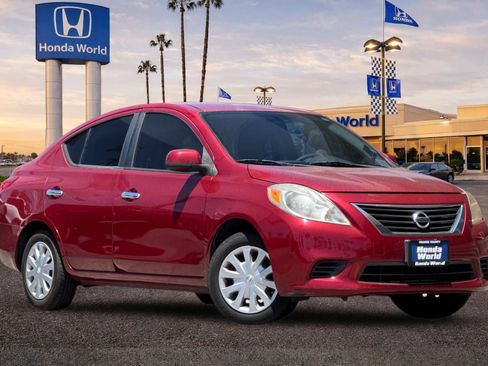 Used 2012 Nissan Versa SV FWD image 2
