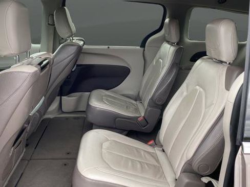Used 2017 Chrysler Pacifica Touring-L Plus w/ Advanced Safetytec Group FWD image 24