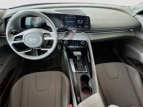 Certified 2025 Hyundai Elantra Sport image 23