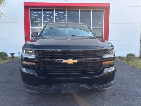 Used 2017 Chevrolet Silverado 1500 Custom w/ Custom Convenience Package AWD/4WD image 2