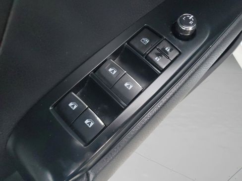 Used 2018 Toyota Camry XLE image 17