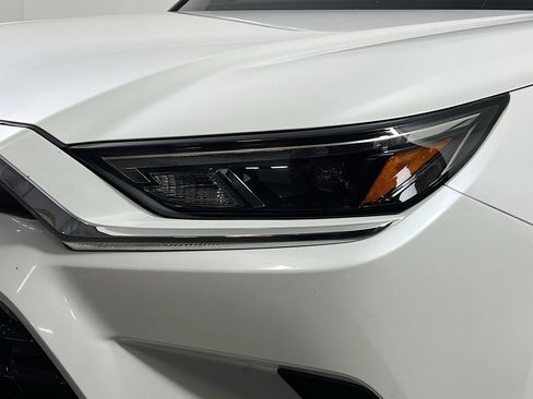 Used 2024 Toyota Grand Highlander FWD image 9