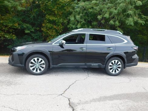 Used 2023 Subaru Outback Touring XT AWD/4WD image 9