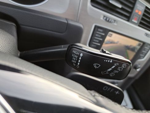 Used 2017 Volkswagen Golf S image 21