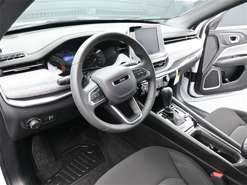 Used 2025 Jeep Compass Sport image 23