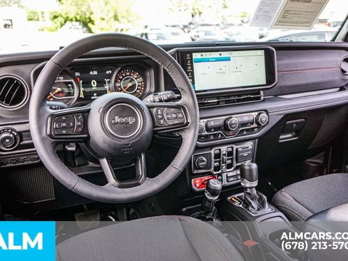 Used 2025 Jeep Wrangler Unlimited Rubicon AWD/4WD image 27