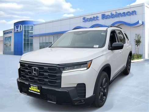 New 2026 Honda Pilot Sport image 2