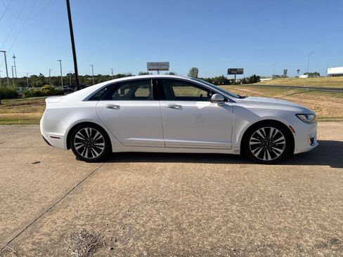 Used 2019 Lincoln MKZ Reserve FWD image 11