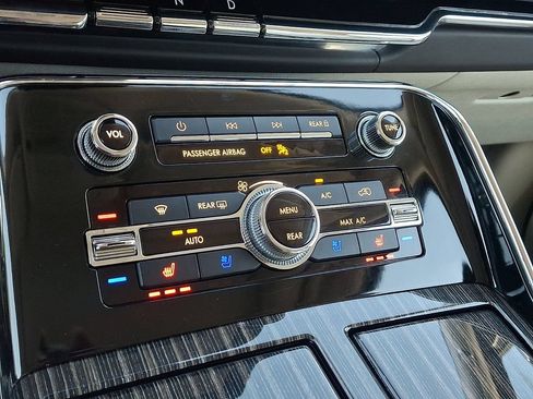 Certified 2021 Lincoln Navigator L Black Label AWD/4WD image 17
