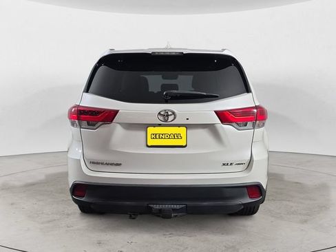 Used 2018 Toyota Highlander XLE AWD/4WD image 4