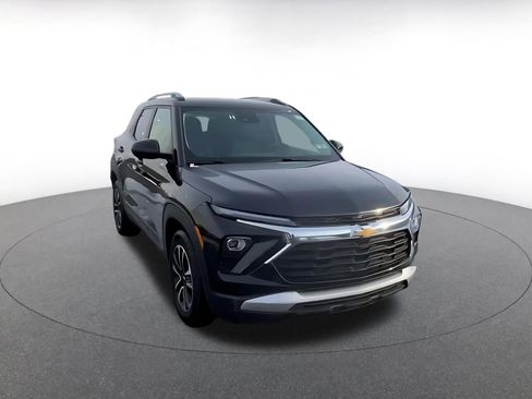 Used 2025 Chevrolet TrailBlazer LT image 3