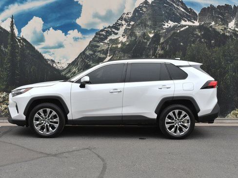Used 2023 Toyota RAV4 XLE Premium AWD/4WD image 7