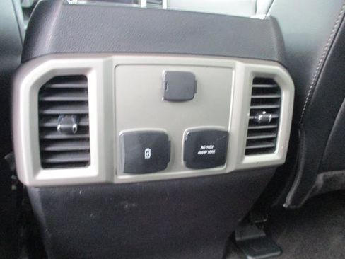 Used 2020 Ford F150 Lariat image 17