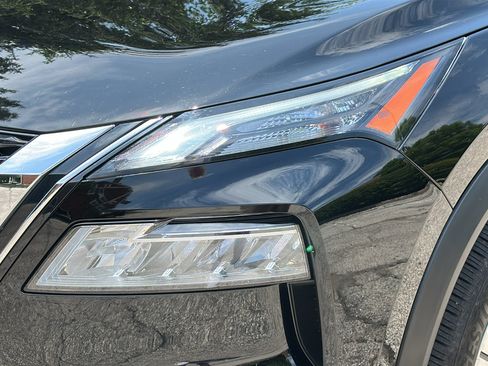 Certified 2023 Nissan Rogue SV AWD/4WD image 4