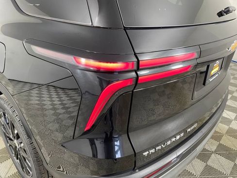 Certified 2025 Chevrolet Traverse LT w/ Sun and Wheel Package image 18