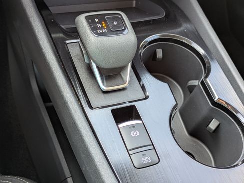 Used 2025 Nissan Rogue SV FWD image 11
