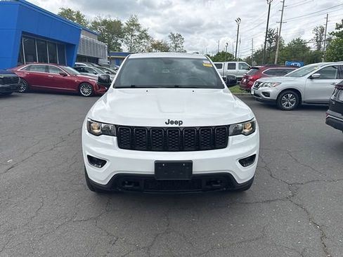 Used 2019 Jeep Grand Cherokee Laredo AWD/4WD image 3