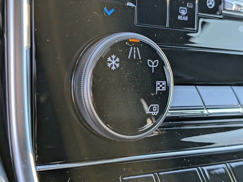 New 2026 Nissan Armada SL image 14