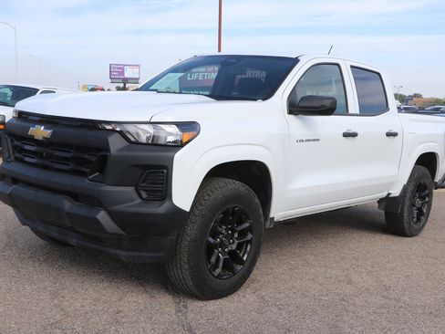 Used 2025 Chevrolet Colorado W/T w/ Advanced Trailering Package RWD image 3