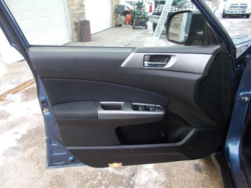 Used 2012 Subaru Forester 2.5X Premium w/ All-Weather Pkg image 11