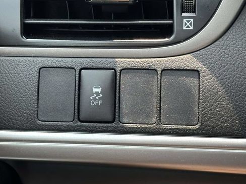 Used 2014 Toyota Camry SE FWD image 25