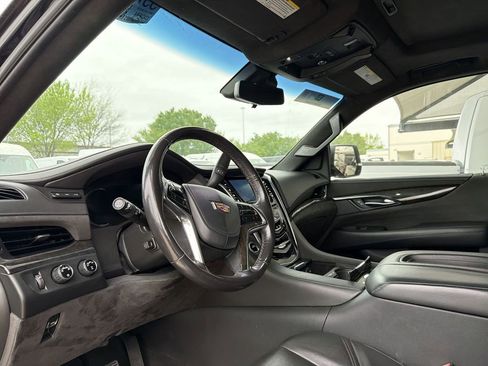 Used 2019 Cadillac Escalade ESV Platinum image 7