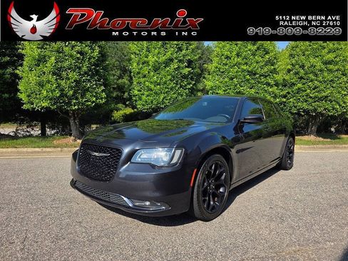 Used 2019 Chrysler 300 S RWD image 1