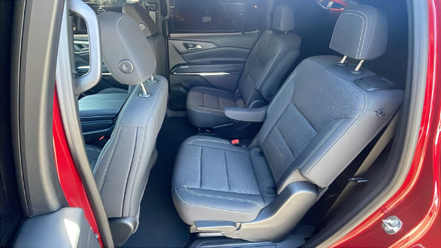 Used 2026 Chevrolet Traverse LT w/ LPO, Cargo Package FWD image 12