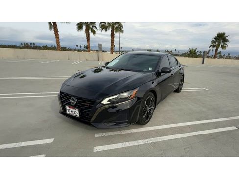 Used 2023 Nissan Altima 2.5 SR w/ SR Premium Package image 4