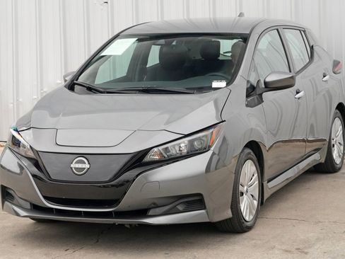Used 2025 Nissan Leaf S image 40