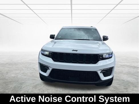 Used 2025 Jeep Grand Cherokee Limited w/ Black Appearance Package RWD image 9