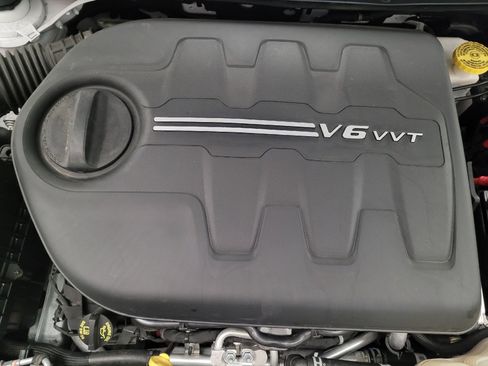 Used 2022 Jeep Cherokee Latitude Lux w/ Sun & Sound Group AWD/4WD image 30