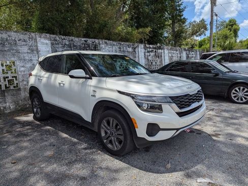 Used 2022 Kia Seltos LX AWD/4WD image 1