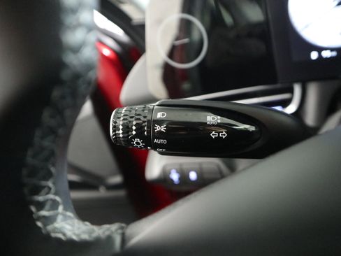 Used 2025 Hyundai Elantra SEL image 27