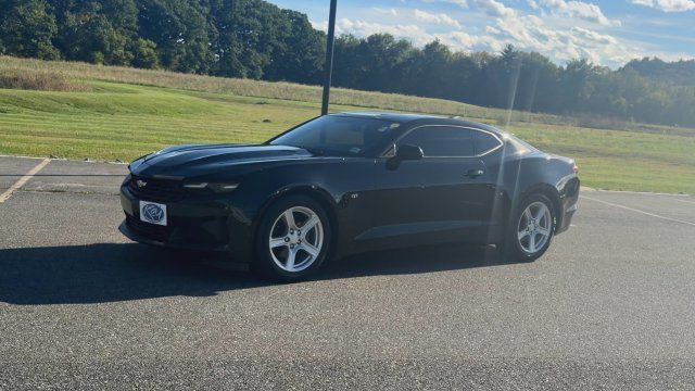 Used 2019 Chevrolet Camaro LT RWD image 4