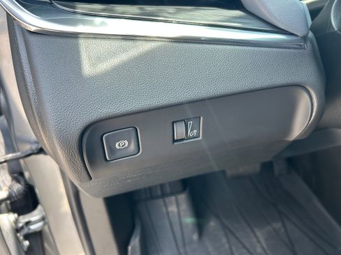 Used 2023 Buick Enclave Essence w/ Sport Touring Edition FWD image 17