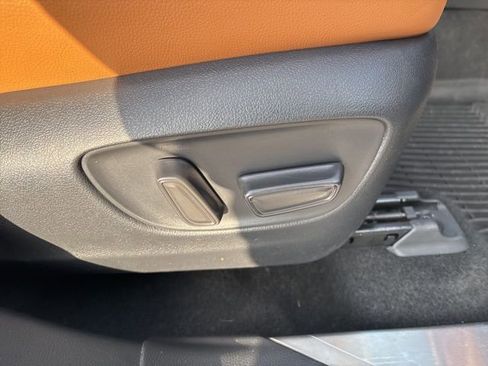 Used 2023 Toyota Highlander Platinum image 13