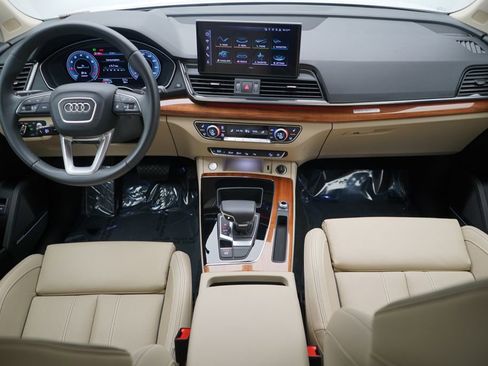 Used 2023 Audi Q5 2.0T Prestige w/ Prestige Package image 8