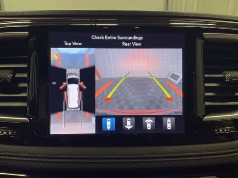 Used 2019 Chrysler Pacifica Limited w/ Tire & Wheel Group image 31