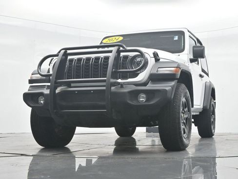 Used 2024 Jeep Wrangler Sport AWD/4WD image 33