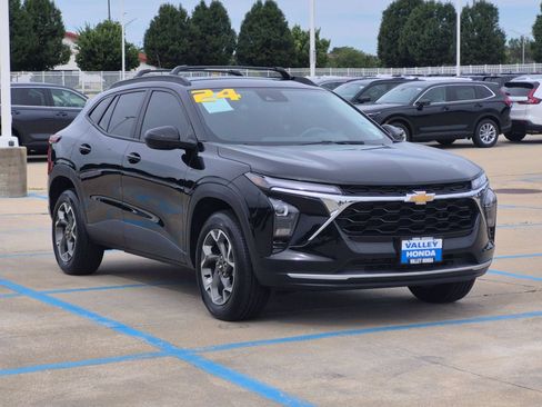 Used 2024 Chevrolet Trax LT FWD image 4