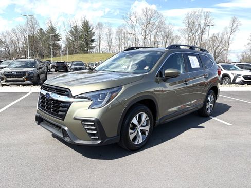 Used 2025 Subaru Ascent Premium image 3
