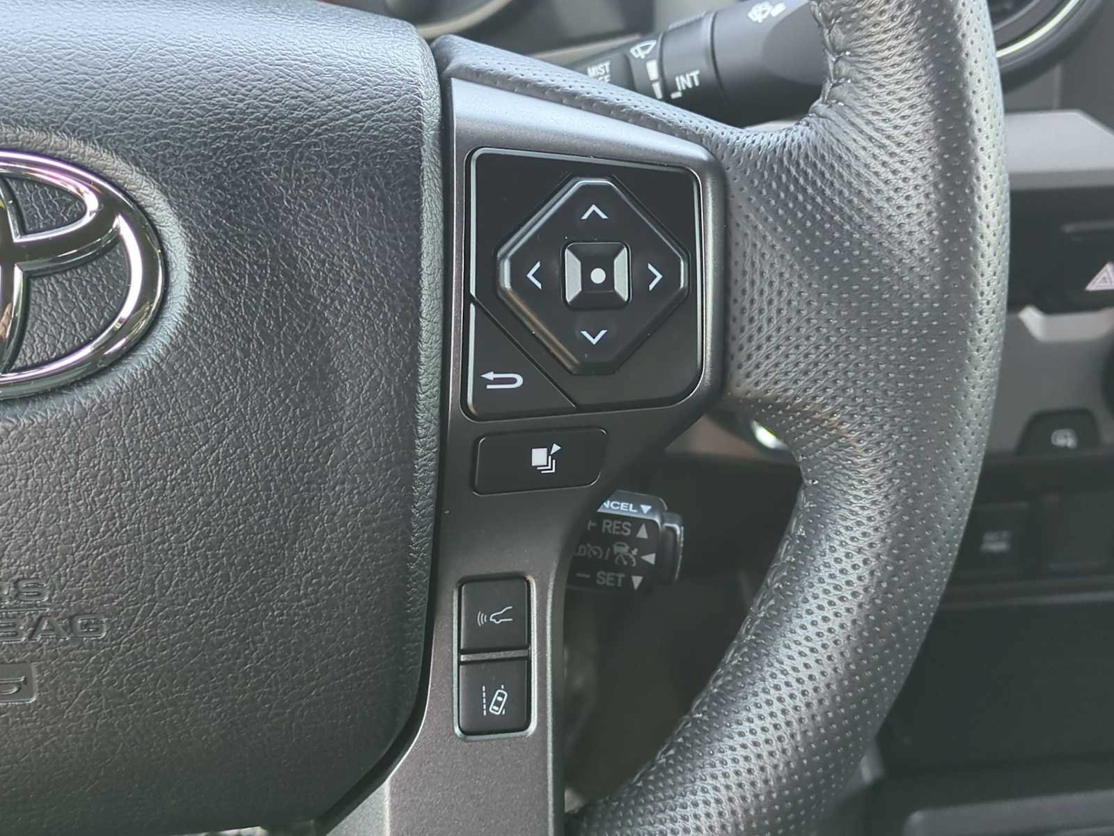 Used 2022 Toyota Tacoma TRD Sport w/ TRD Premium Sport Package RWD image 16