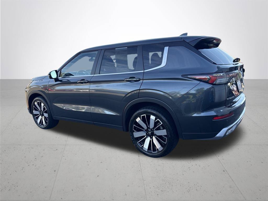 Used 2025 Mitsubishi Outlander SE AWD/4WD image 10