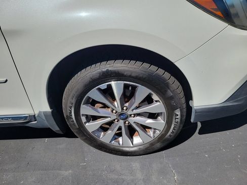 Used 2018 Subaru Outback 2.5i Touring w/ Popular Package #3 AWD/4WD image 14
