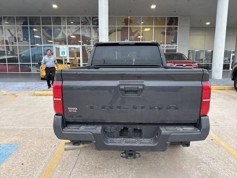 Used 2025 Toyota Tacoma SR5 AWD/4WD image 7
